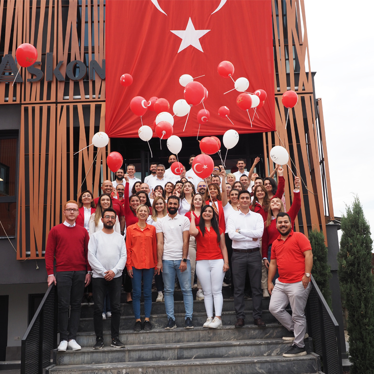 Askon, Cumhuriyetin İzinde: Kırmızı ve Beyazla Güne Başladı